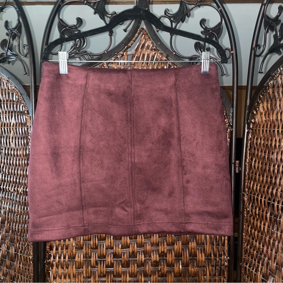 Shinestar Dresses & Skirts - Shinestar maroon faux suede mini skirt